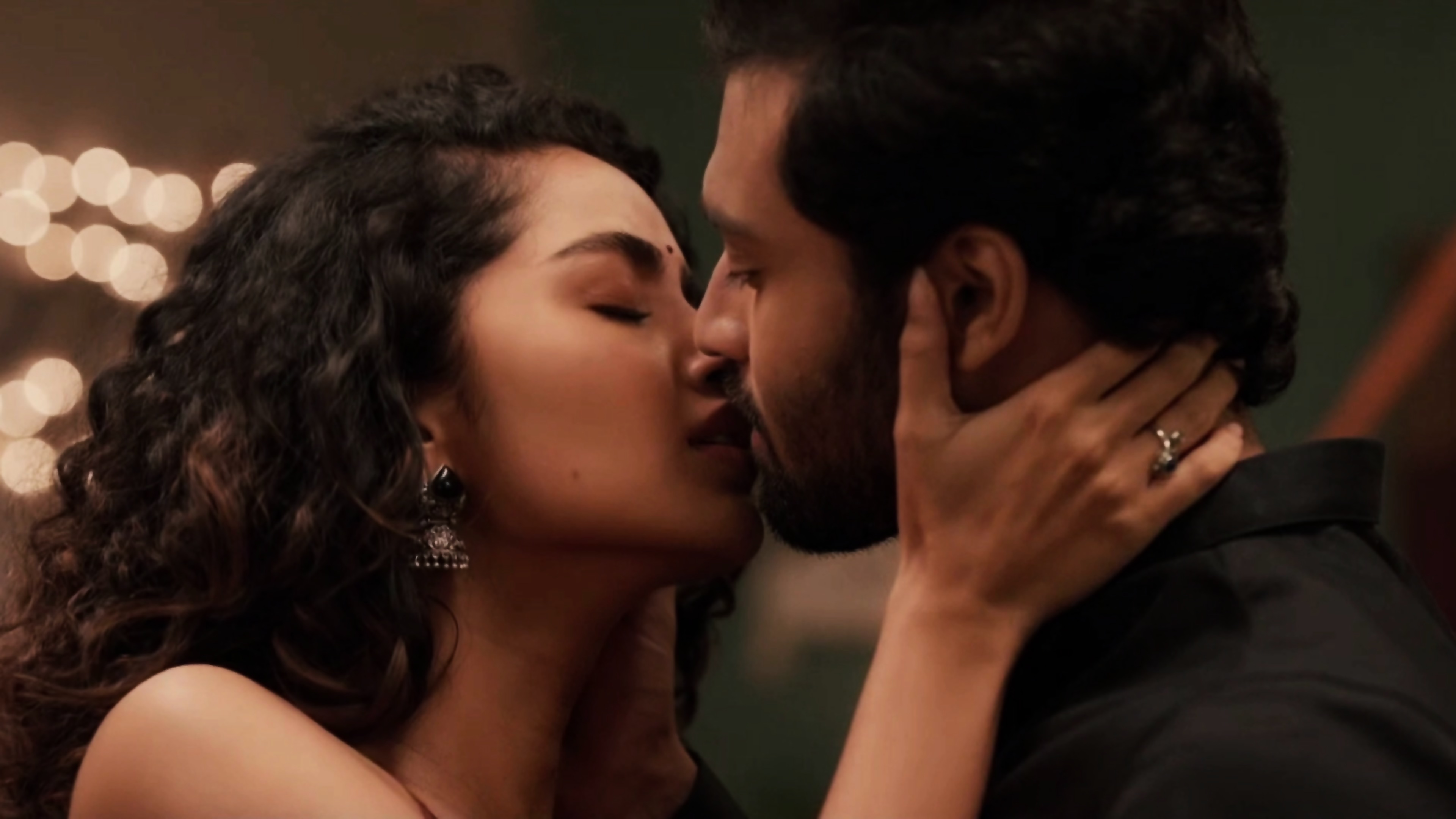 Hot Best Romantic Videos Mxtube - INDIAN ACTRESS [ ANUPAMA PARAMESWARAN] HOT KISSING AND BED SCENES. HD -  EPORNER