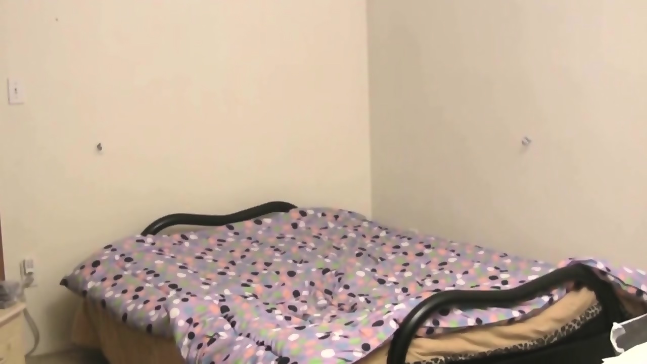 stripping bed amateur webcam