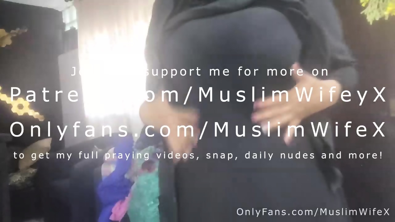 Real Horny Amateur Arab Wife Squirting On Her Niqab Masturbates While Husband Praying HIJAB PORN