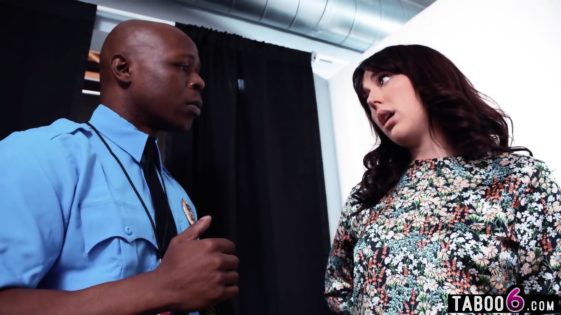Airport Security Gangbang With Horny Passenger Whitney Wright - EPORNER