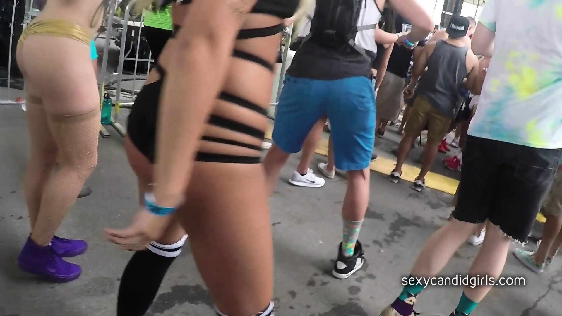 Rave Girl In Thong Showing