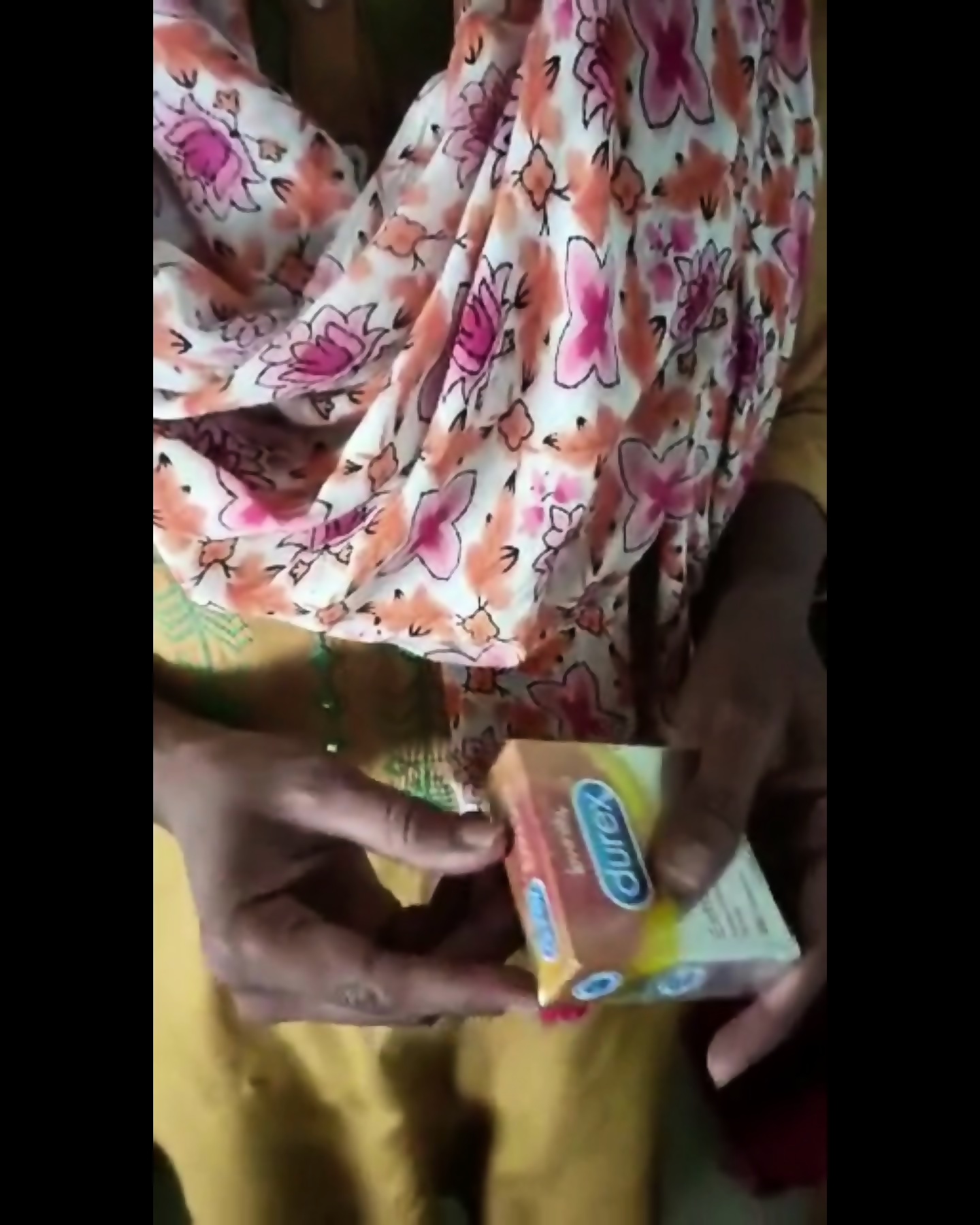 1440px x 1800px - Kannada Aunty Durex Condom With Boy Friend Kissing And Sucking Dick By  Aunty - EPORNER