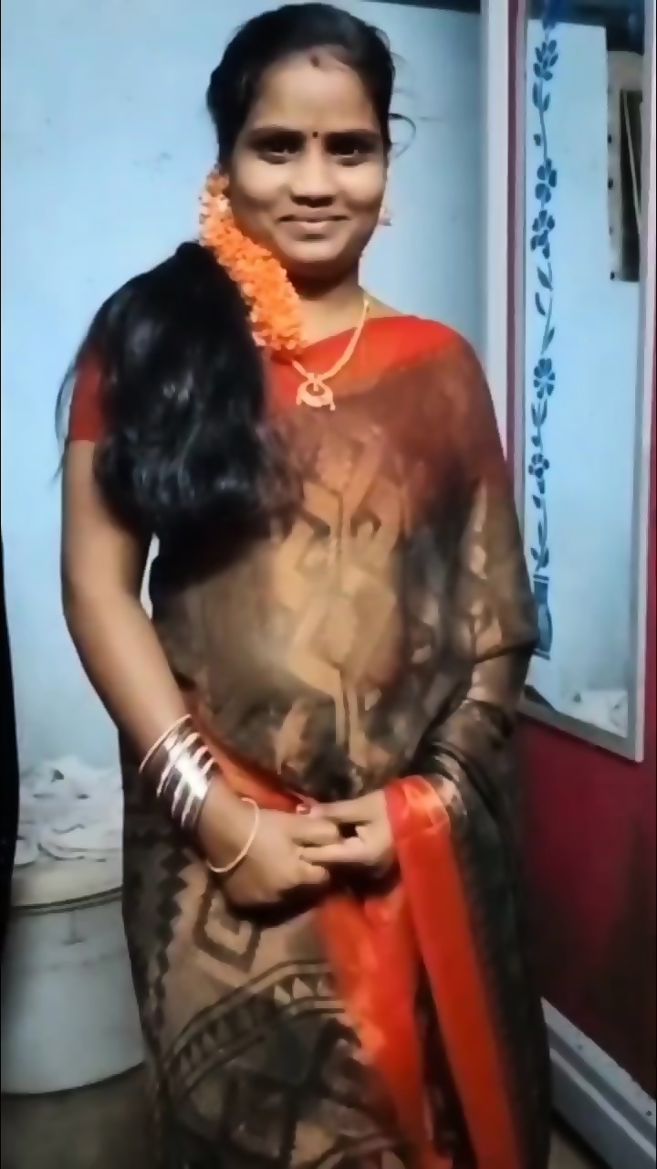 Item aunty nude