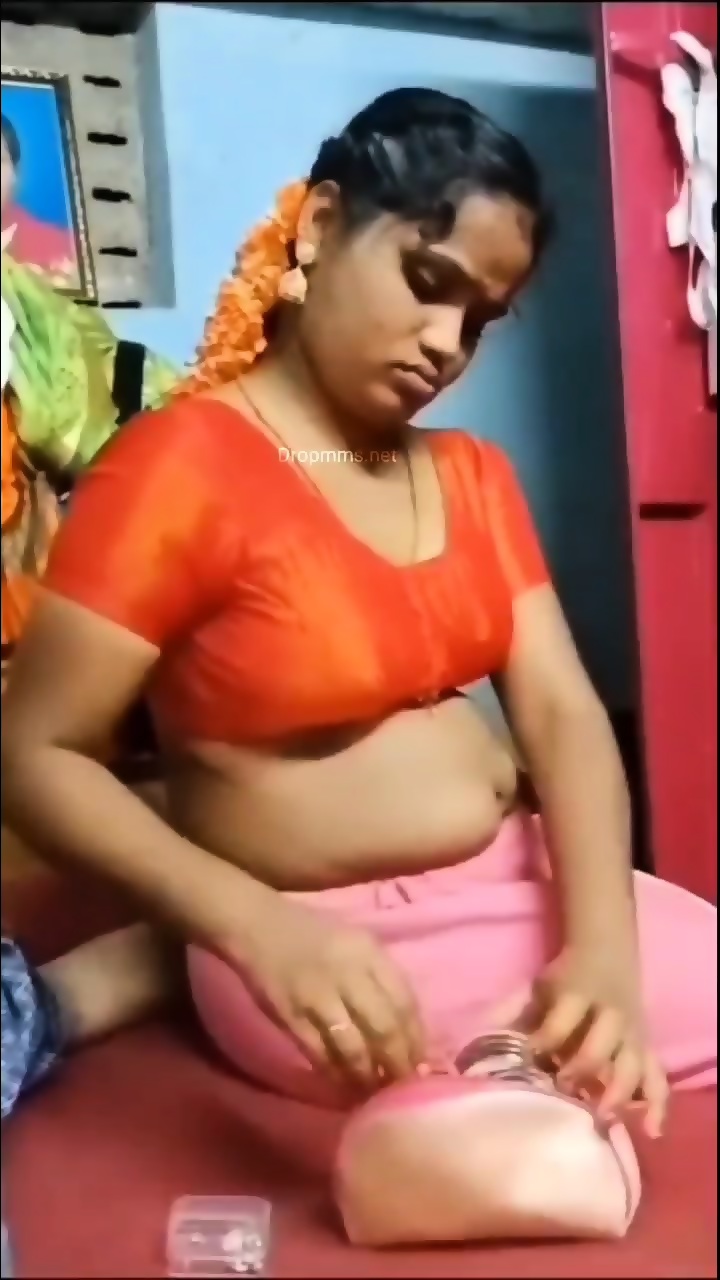 Tamil Item Vachila Periya Molai Morattu Suthu Thevidiya - Slut Mommy -  EPORNER