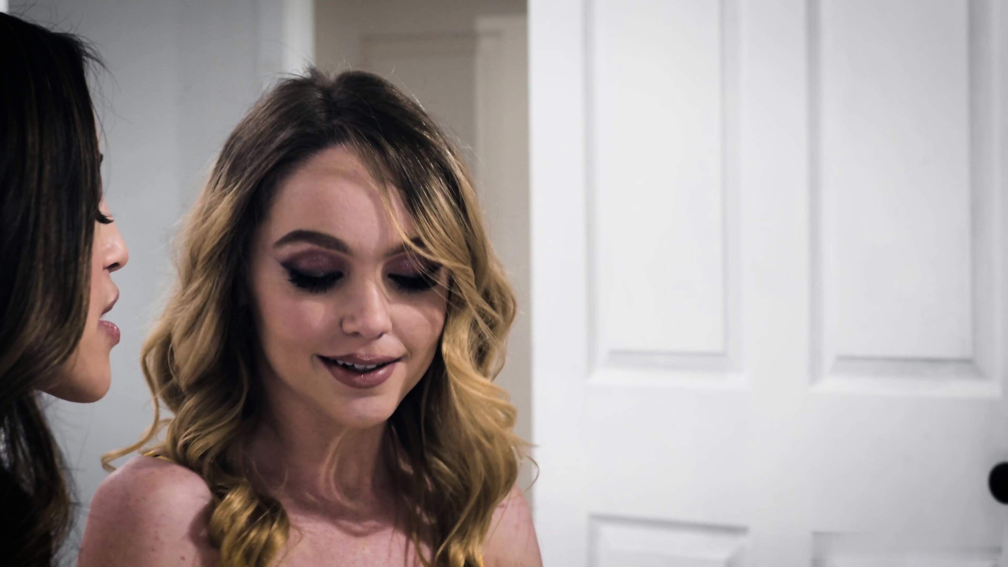 Alexia Anders - Changed Her Mind And Joined The Action - EPORNER